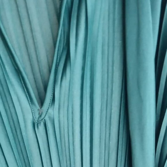 loose Dress - Picture 2 of 3